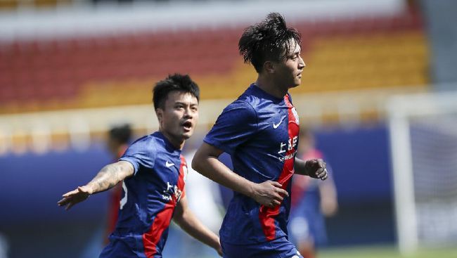 最终，尤文主场1-0击败那不勒斯，近10轮联赛保持不败，在先赛的情况下暂时超越国米，登顶意甲积分榜。
